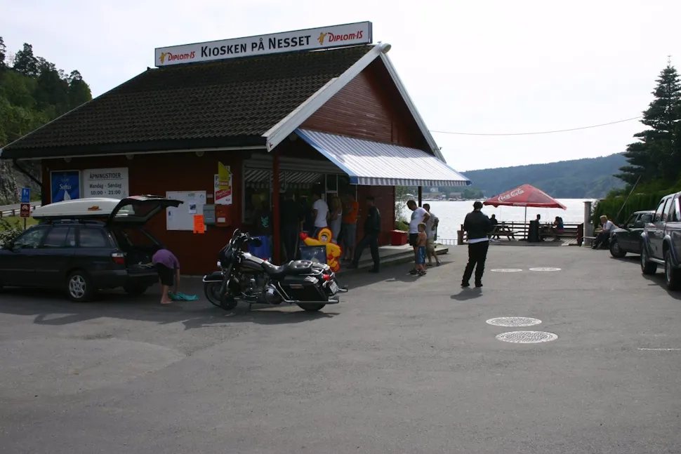 Et stoppested ved fjorden
