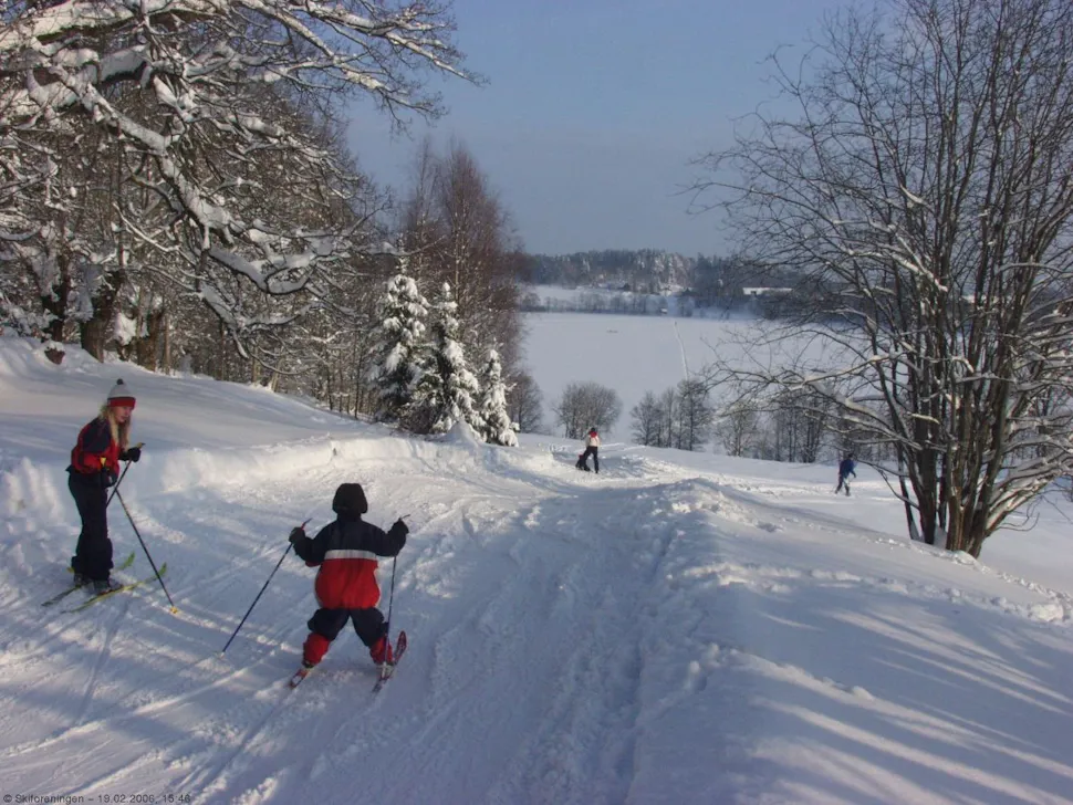 Nye skiløpere på vei mot Semsvann