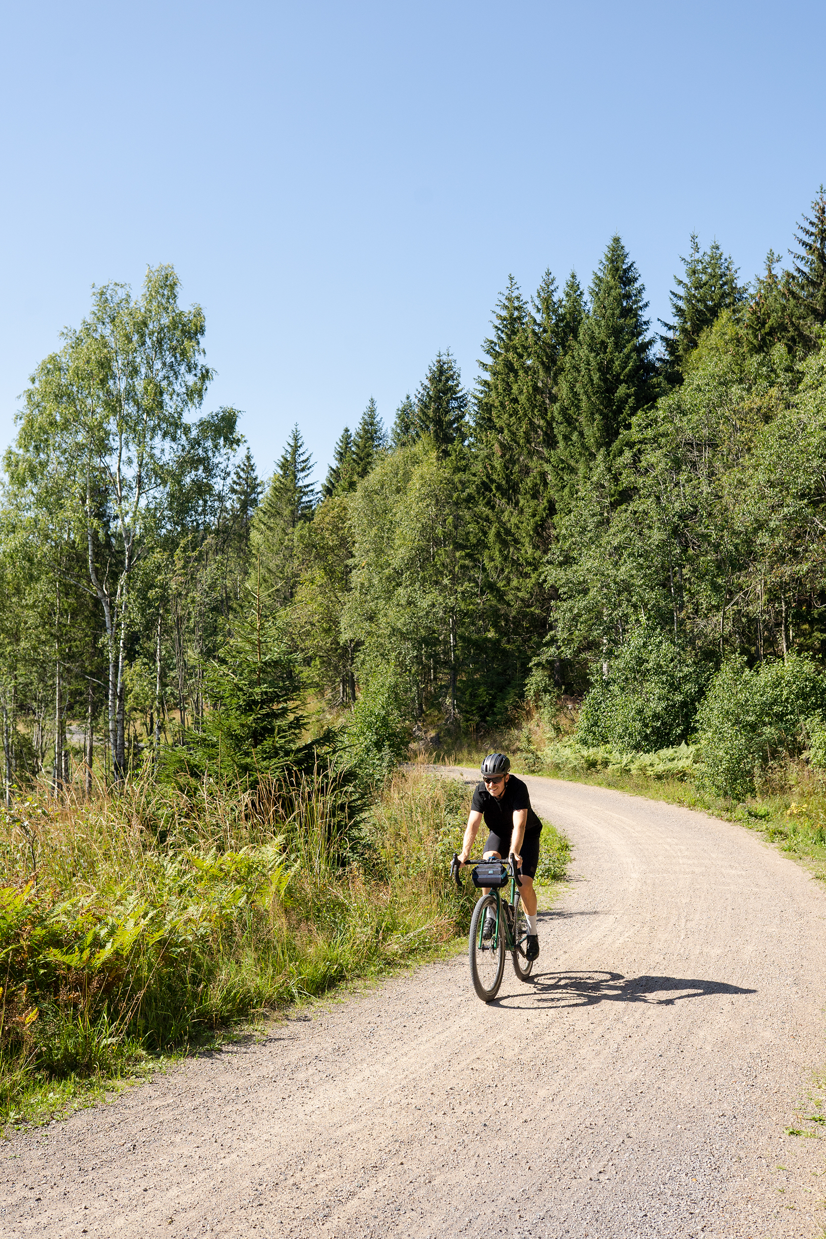 Mann på sykkel ved Kringla
