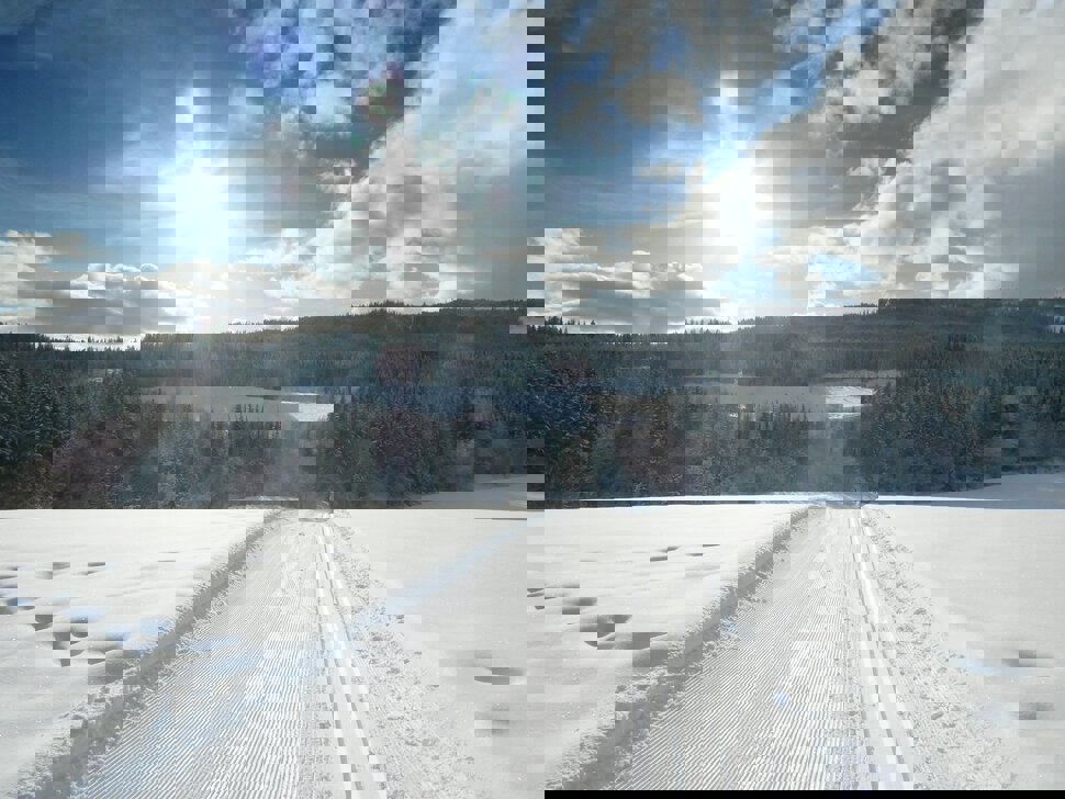 På Brattsvejordet i motsol