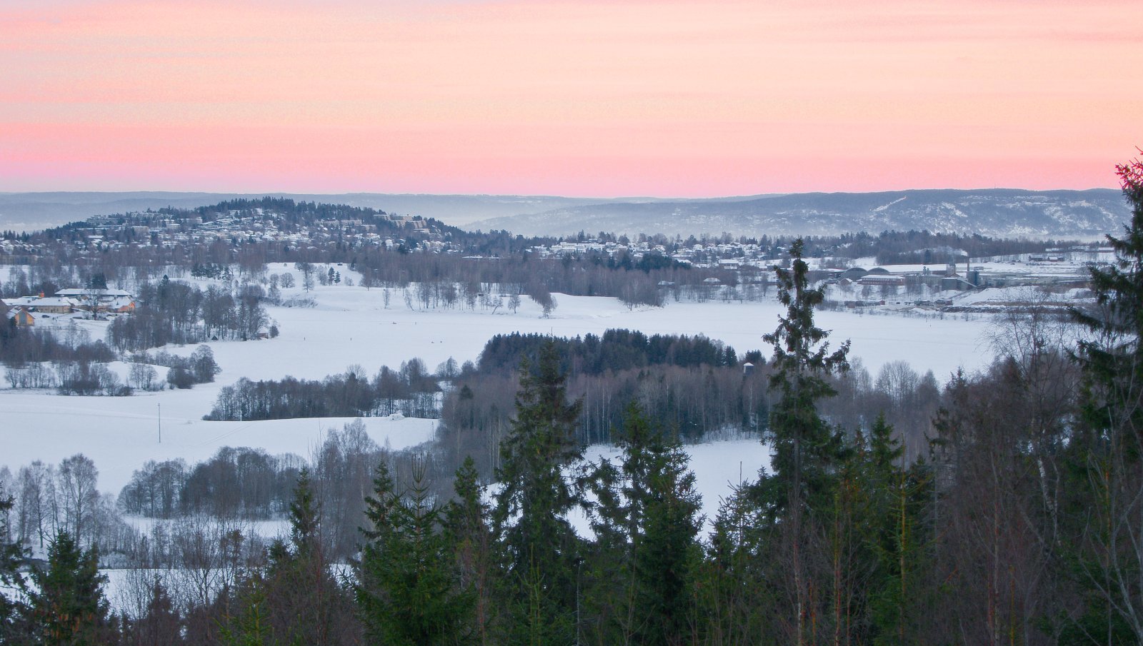 Aftenrød utsikt mot Bogstadvannet
