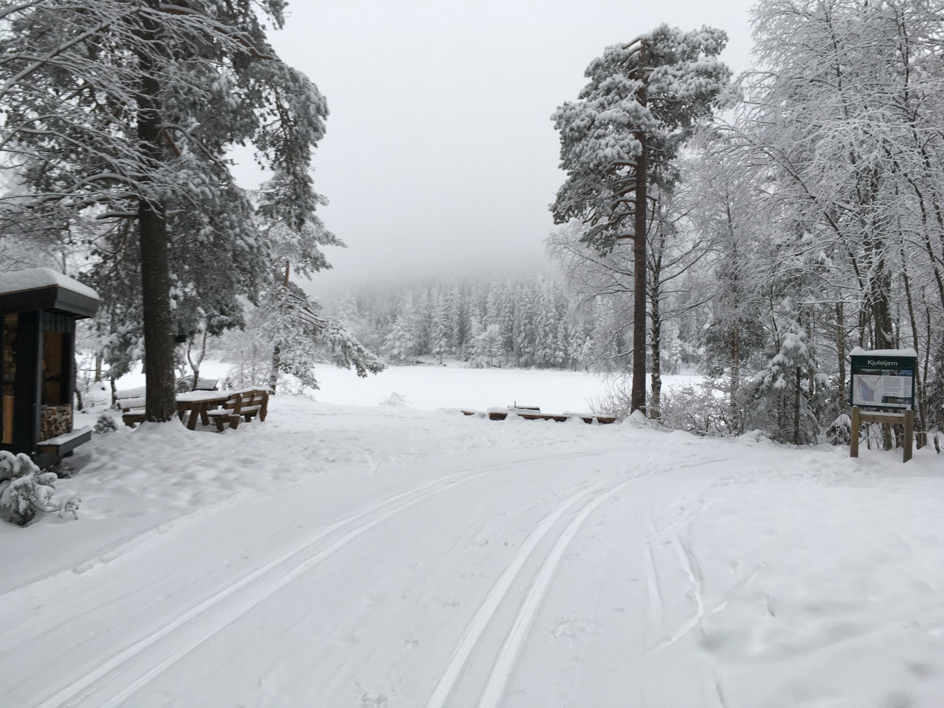 Alt klart for bålrast ved Kjulstjern