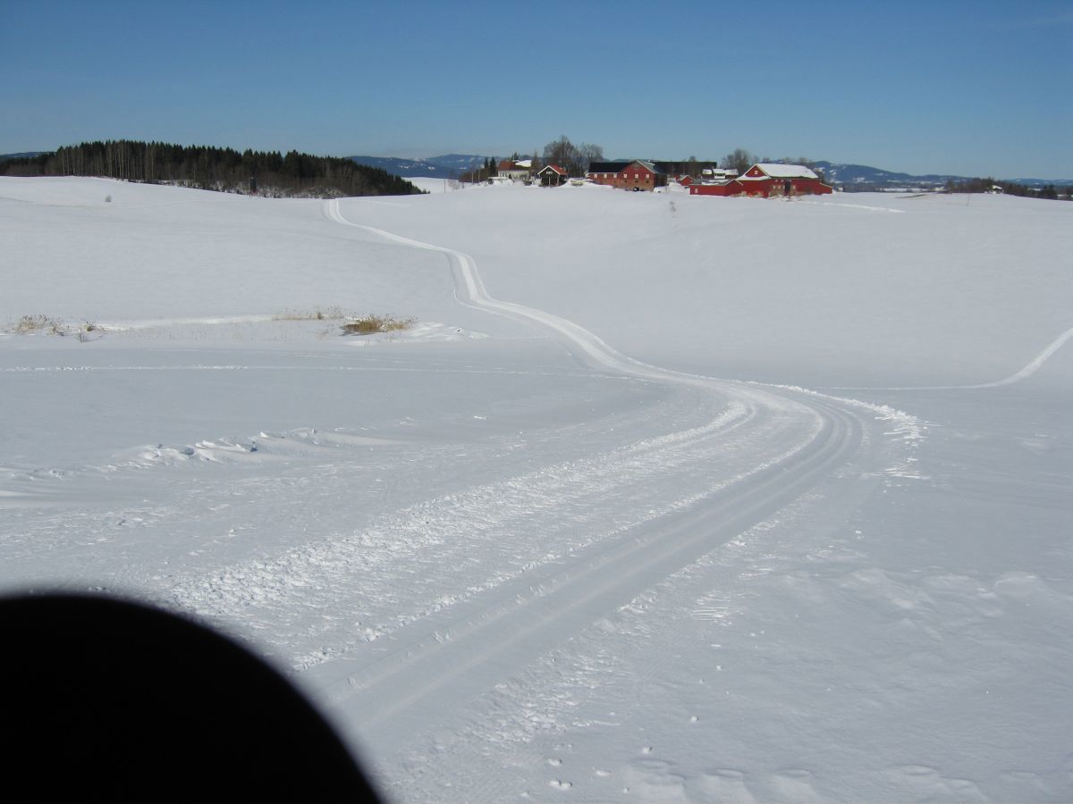 Åpent jordbrukslandskap mot Åsgreina