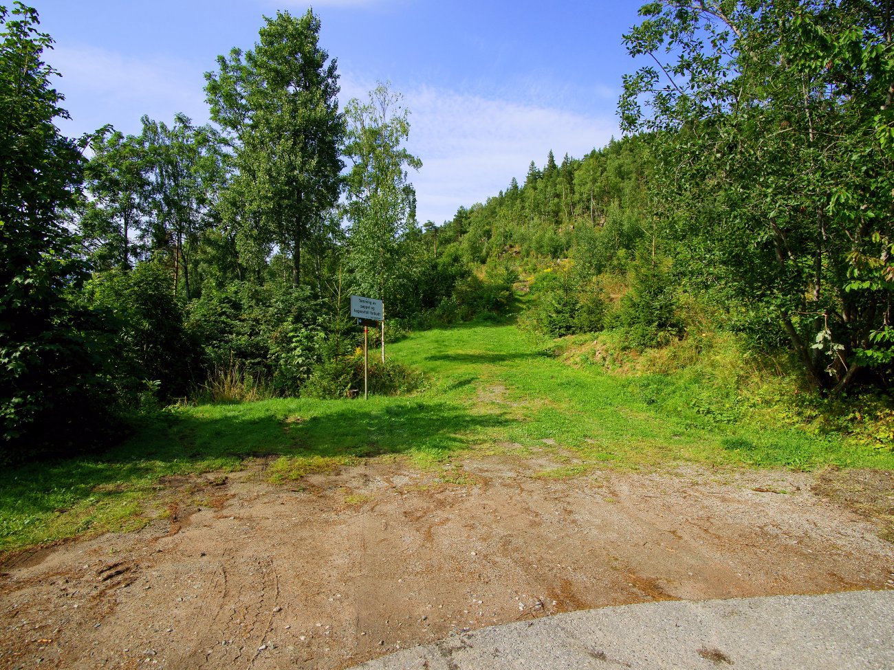 Asfalt møter sti i Reistadåsen