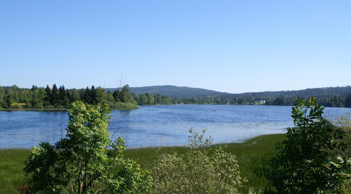 Asker til venstre, Lier til høyre