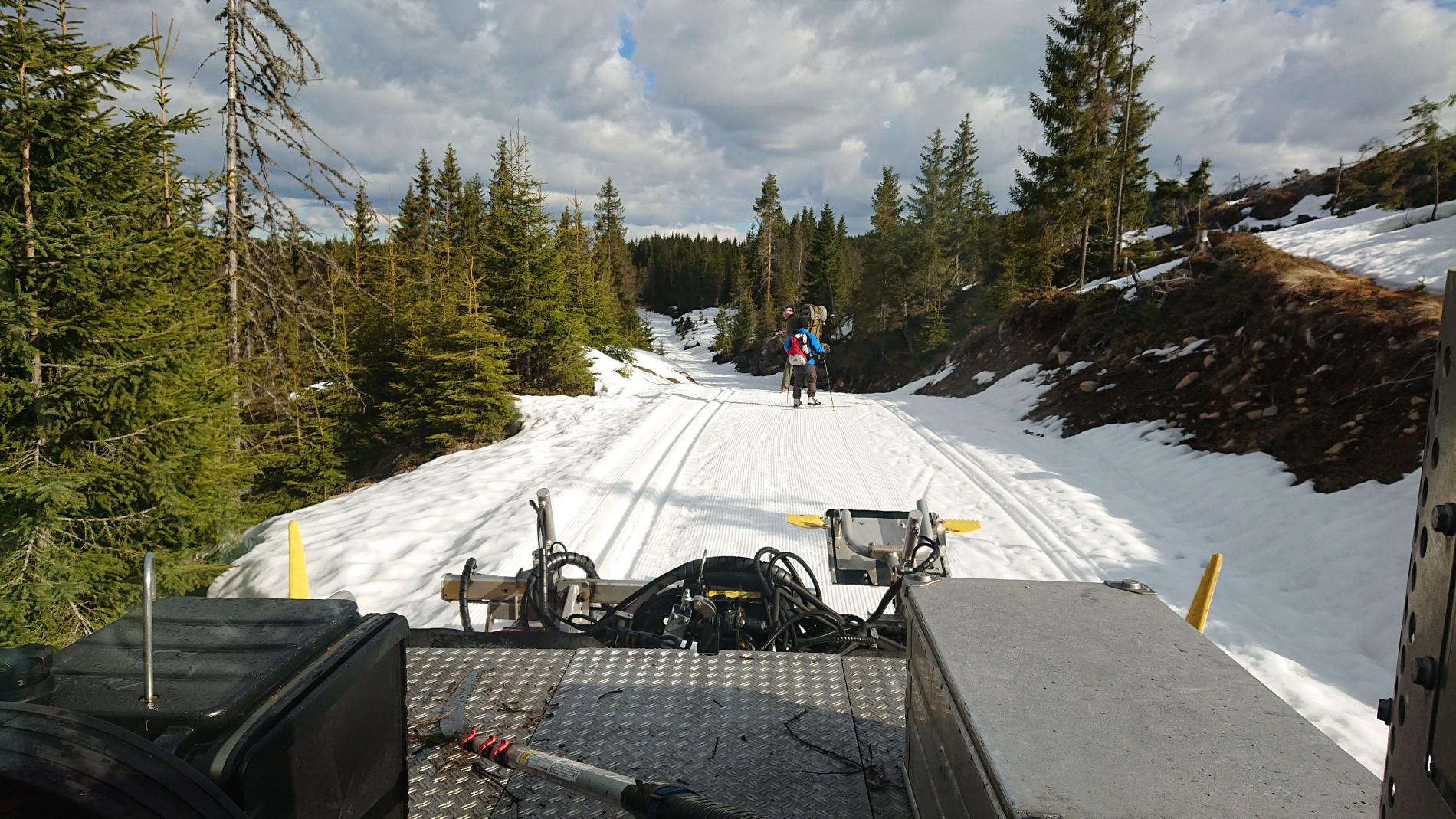Dagens første på ski mellom Brovoll og Sølvtjern