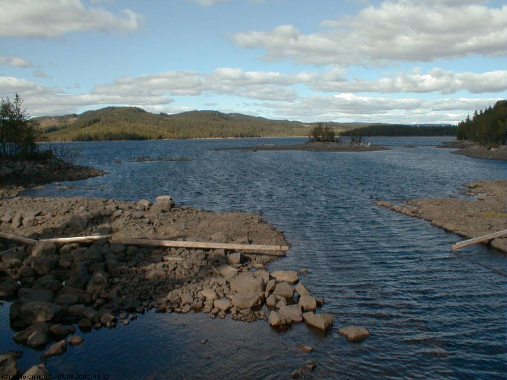 Demningen på Helgeren i september / 2000