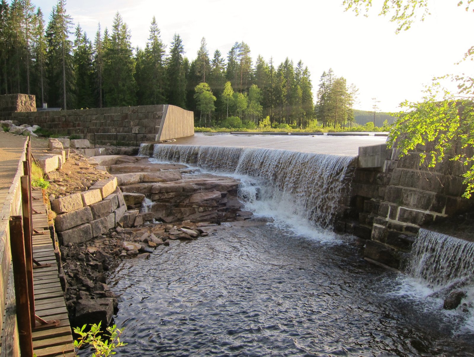 Det bruser ved Øyungsdammen