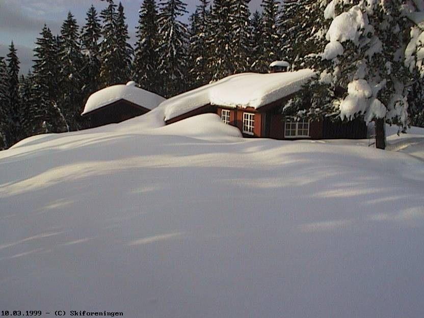 En av de gamle skihyttene i Bjordamområdet