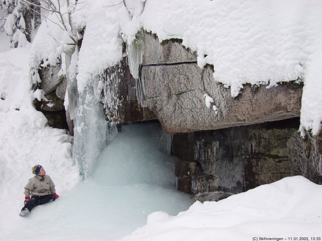 Fasinerende isslott på vei fra Dikemark mot Trangberga