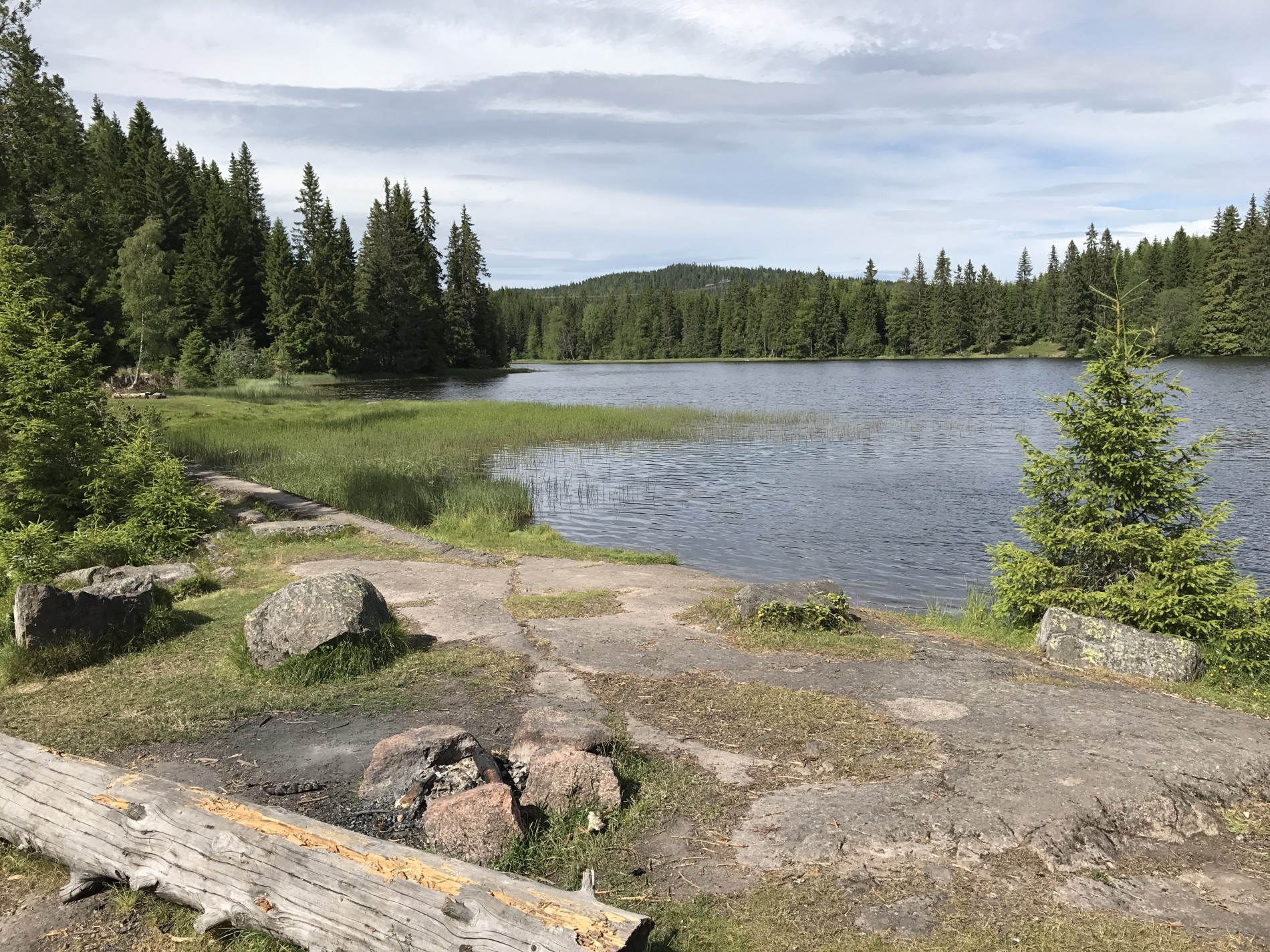 Fin bålplass ved Asdøltjern
