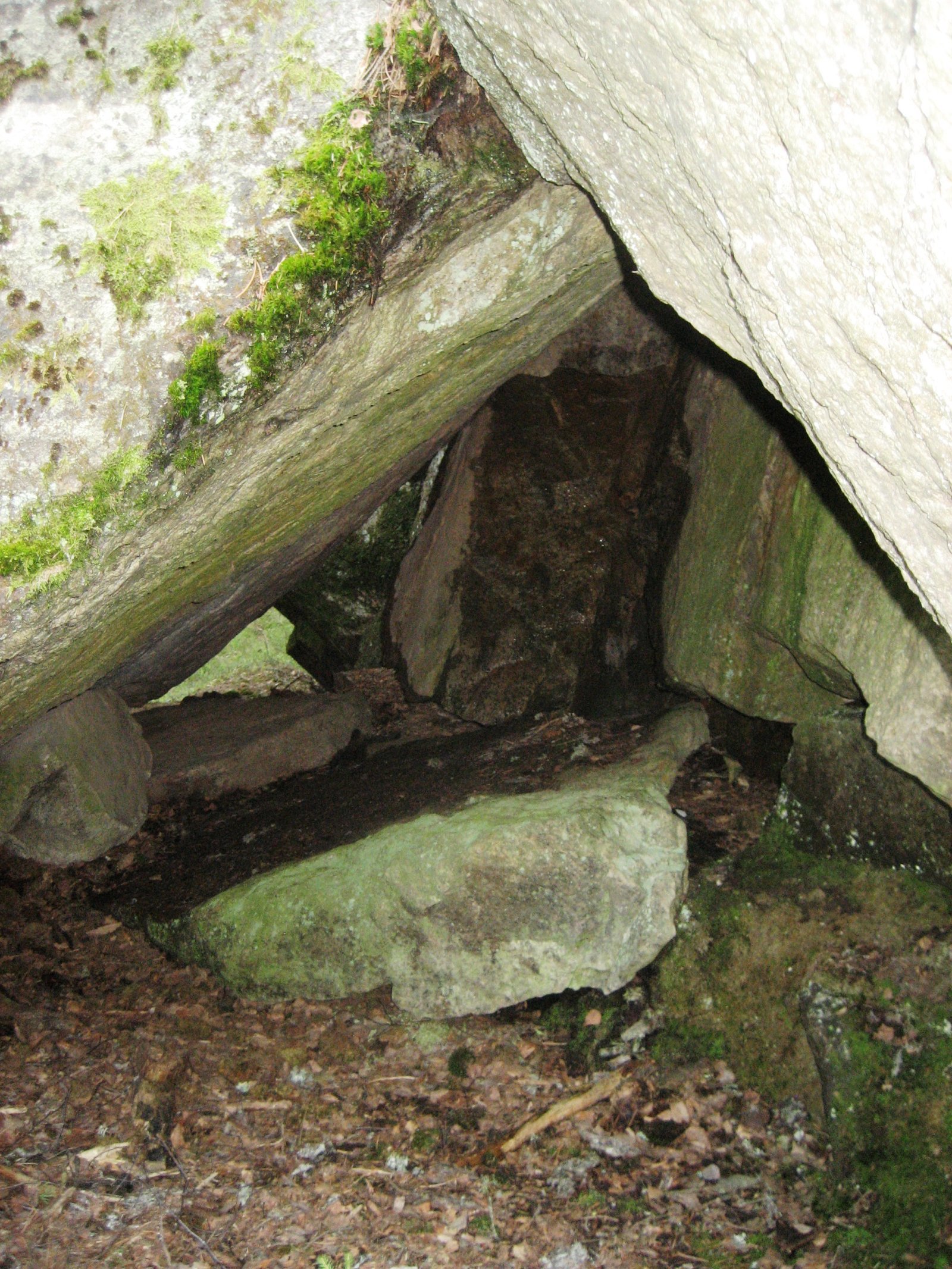 Fjellhula ved Åmotdammen