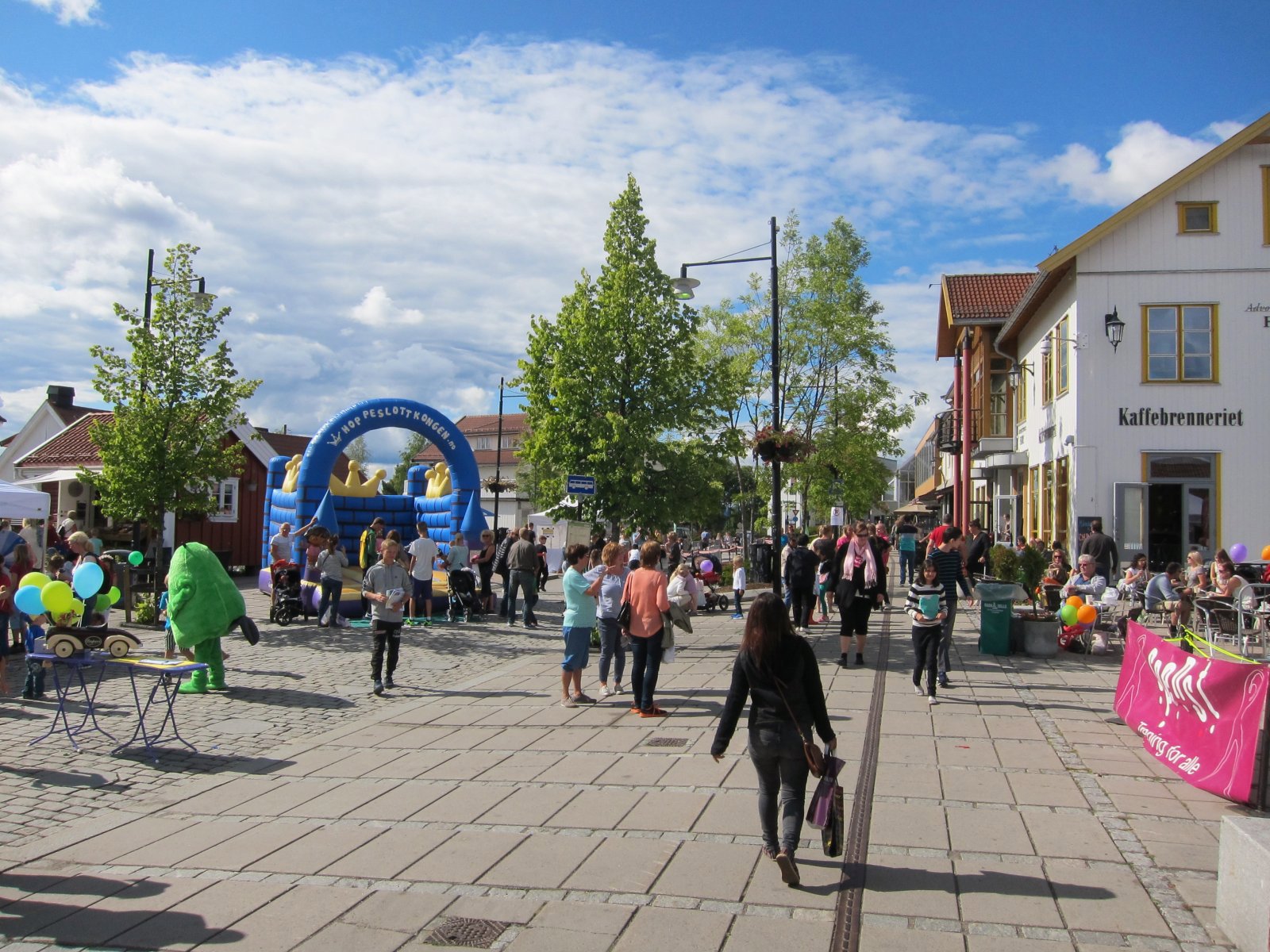 Folksomt i hovedgata