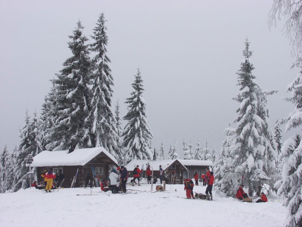Folksomt på Myggheim en fin skidag