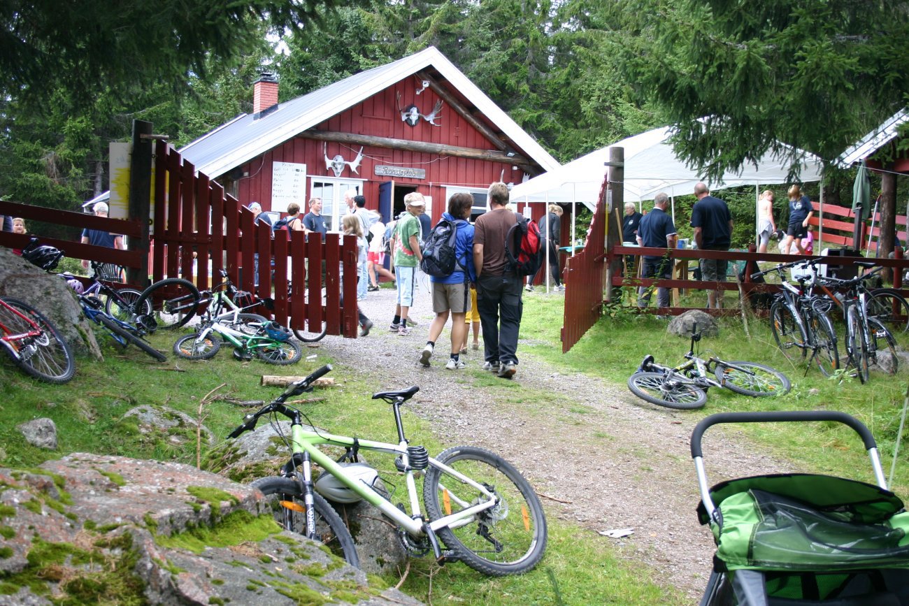 Folksomt ved Råsjøstua