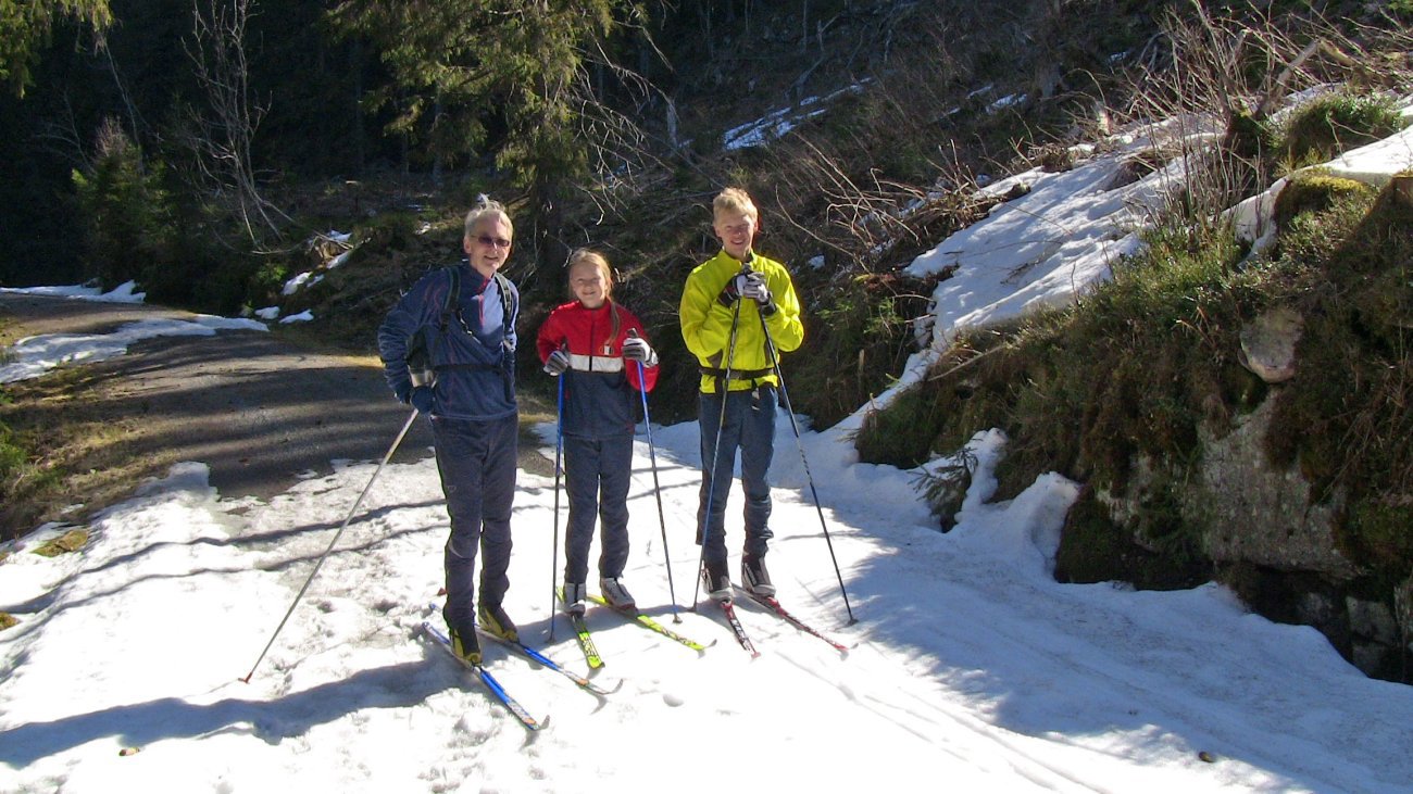 Fornøyde skiløpere ved Skoglund