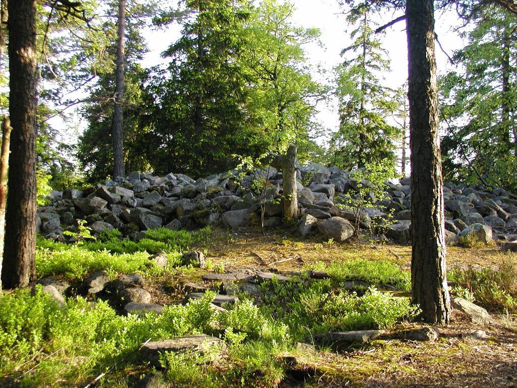 Gammel gravrøys på Røverkollen