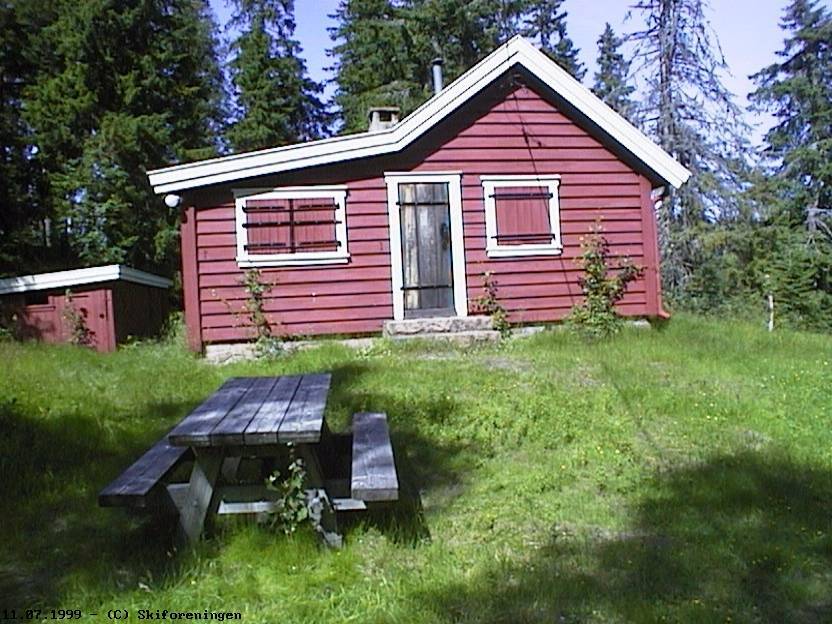 Gammel skihytte ved Skjennungen