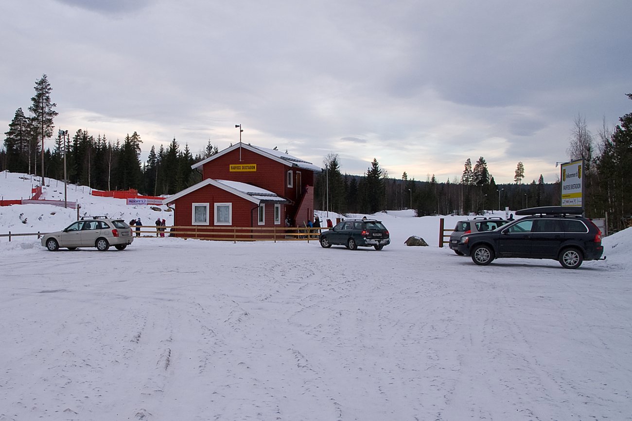Gode parkeringsmuligheter ved Raufoss skistadion i dag