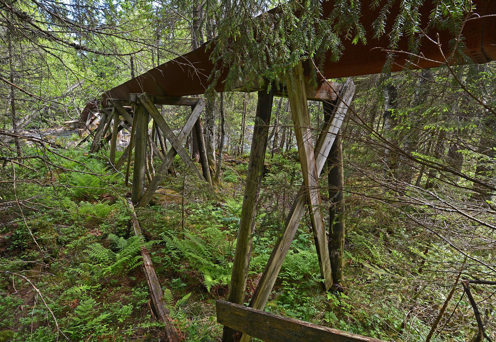 Haukeelva, viadukten og fundamentene sett fra nordsiden
