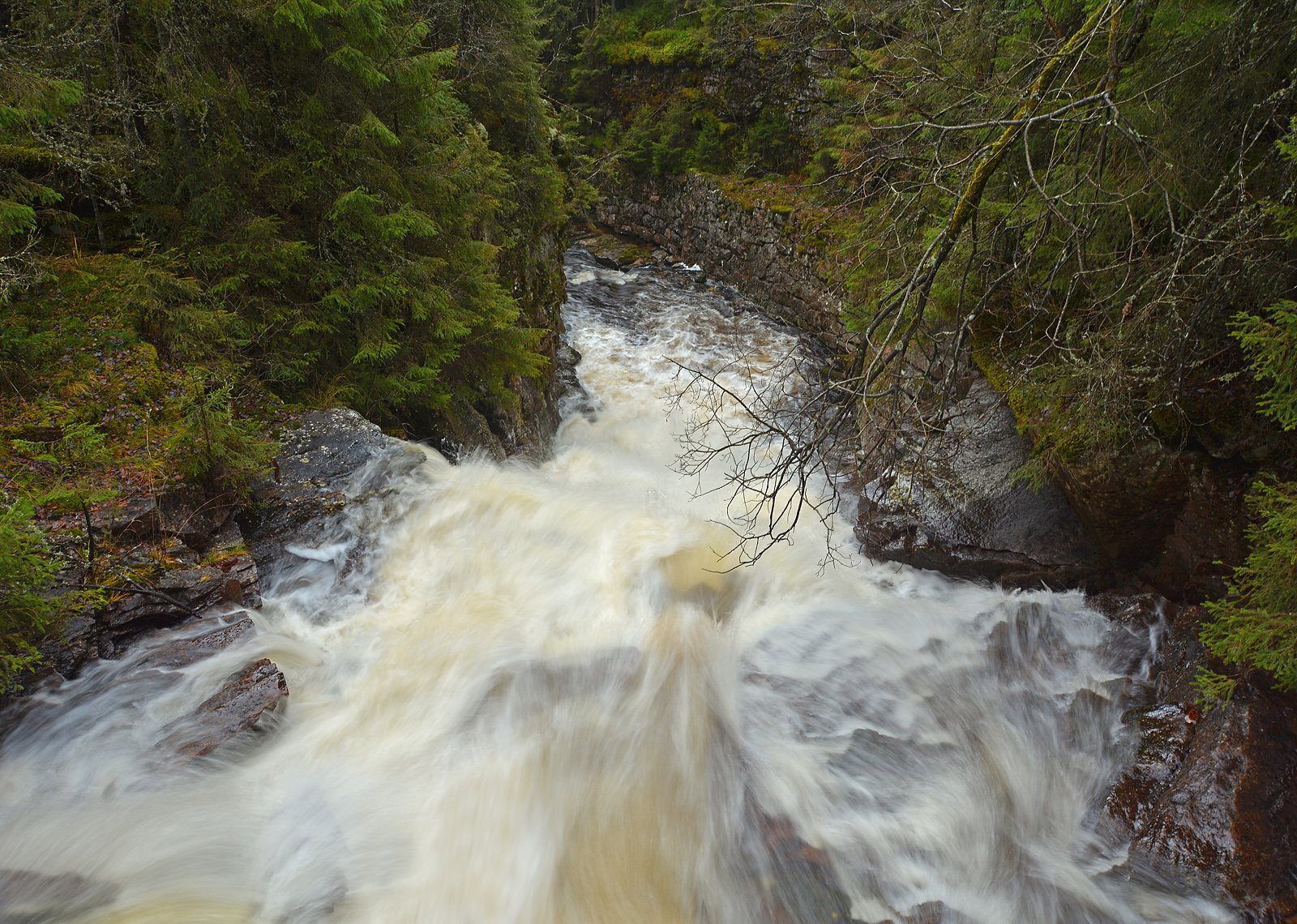 Heggelielva: Gryta med stor vannføring