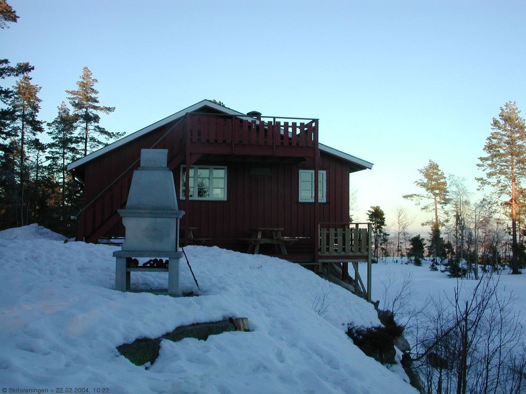 Herstadhei Turisthytte i kveldingen