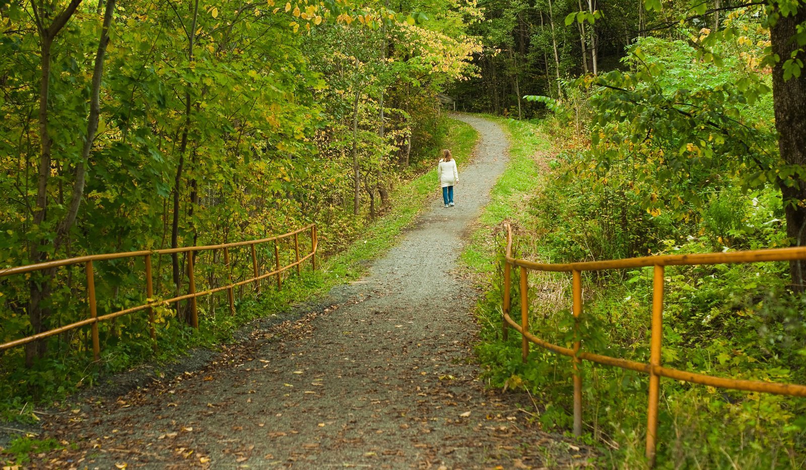 Høstlig vandring langs Øverlandselva