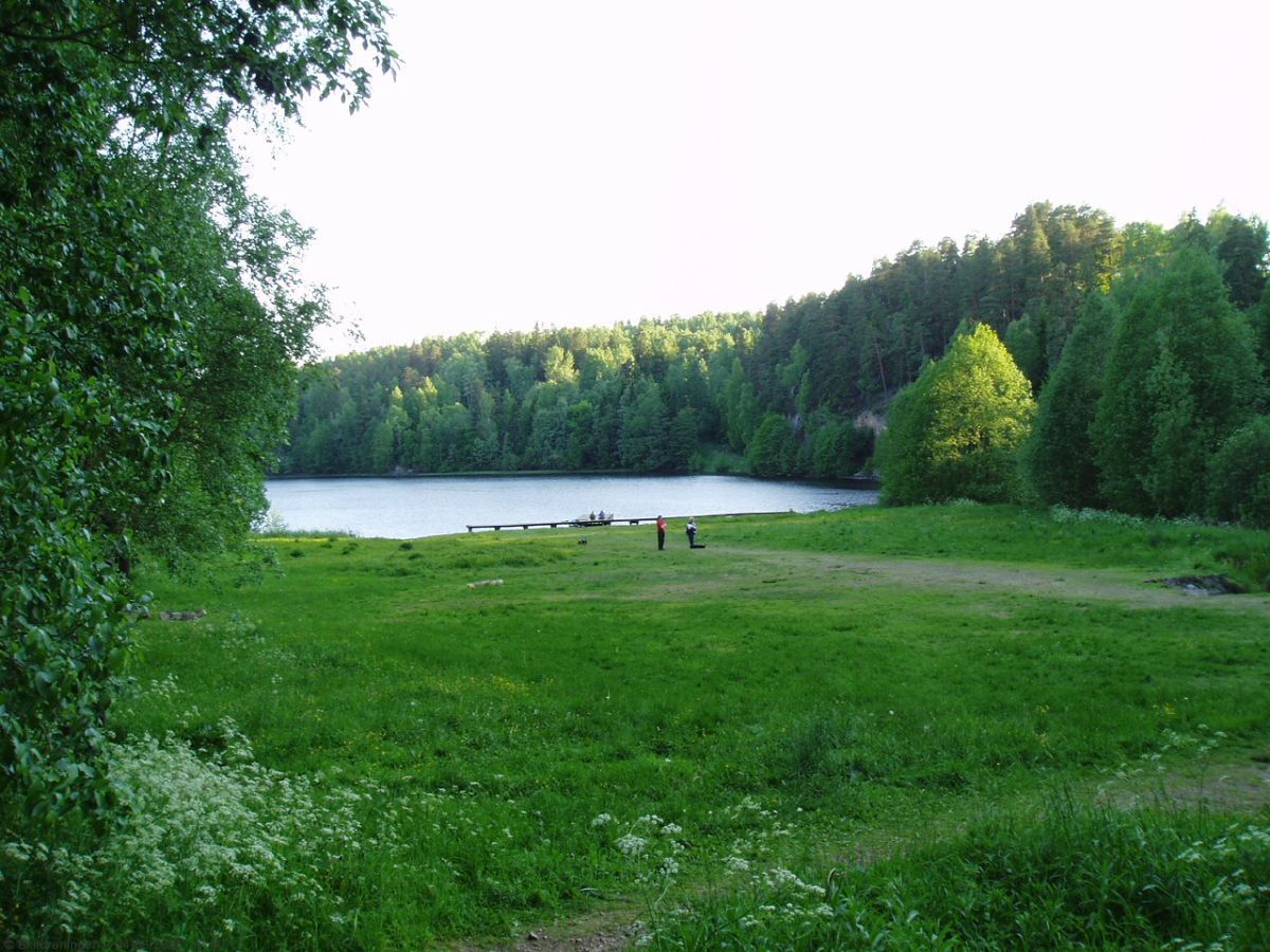 I nordenden av Skraperudtjern