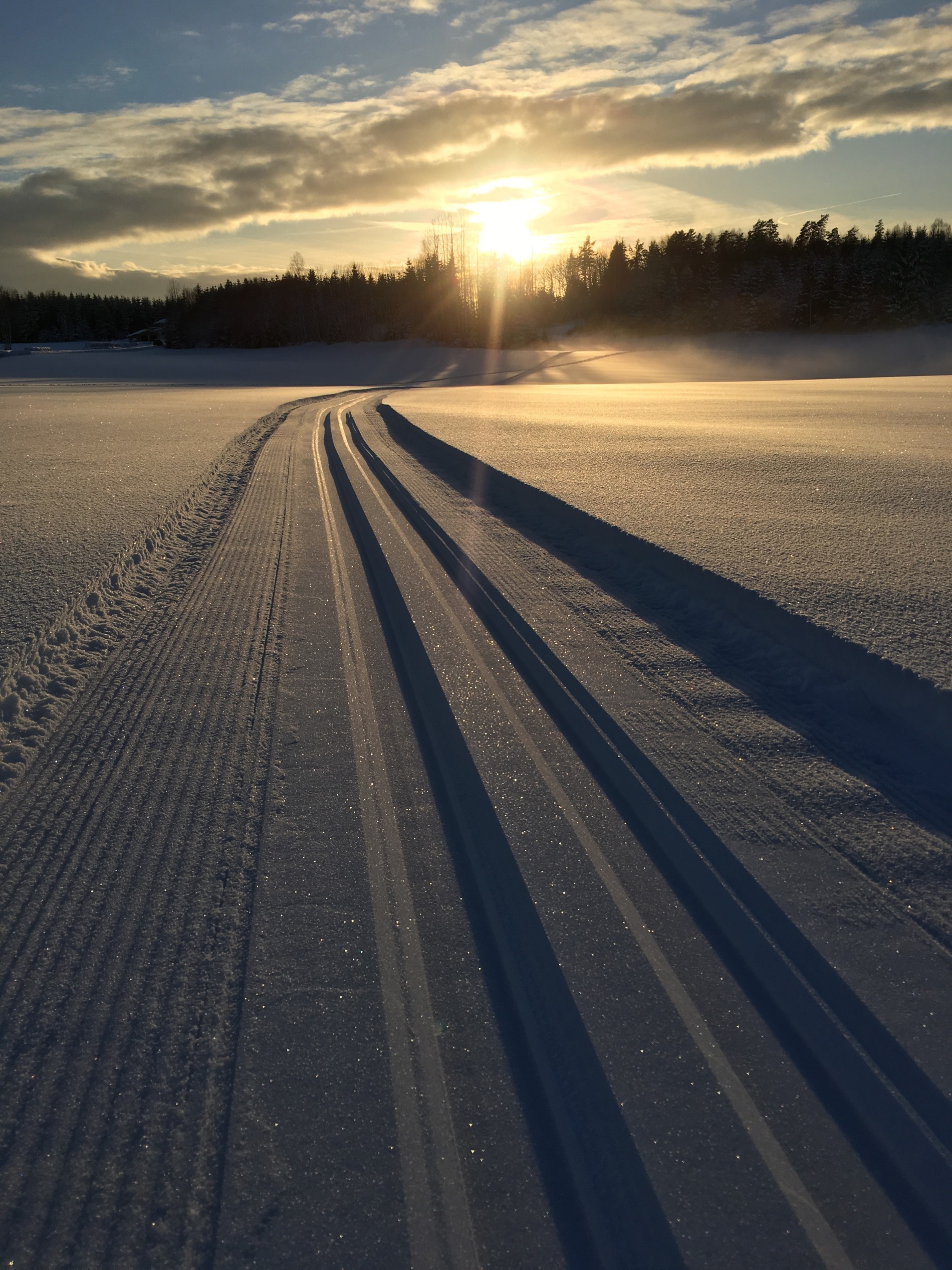 Idyllisk solnedgang over Kjensli