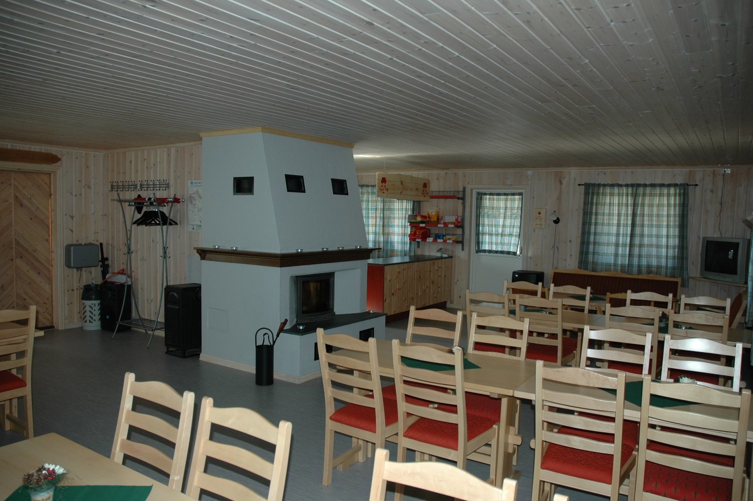 Inne på skihytta i Snertingdal