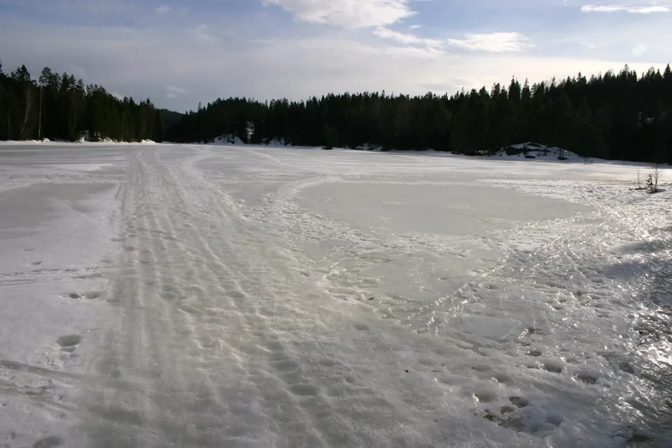 Isglatt på Åmotdammen