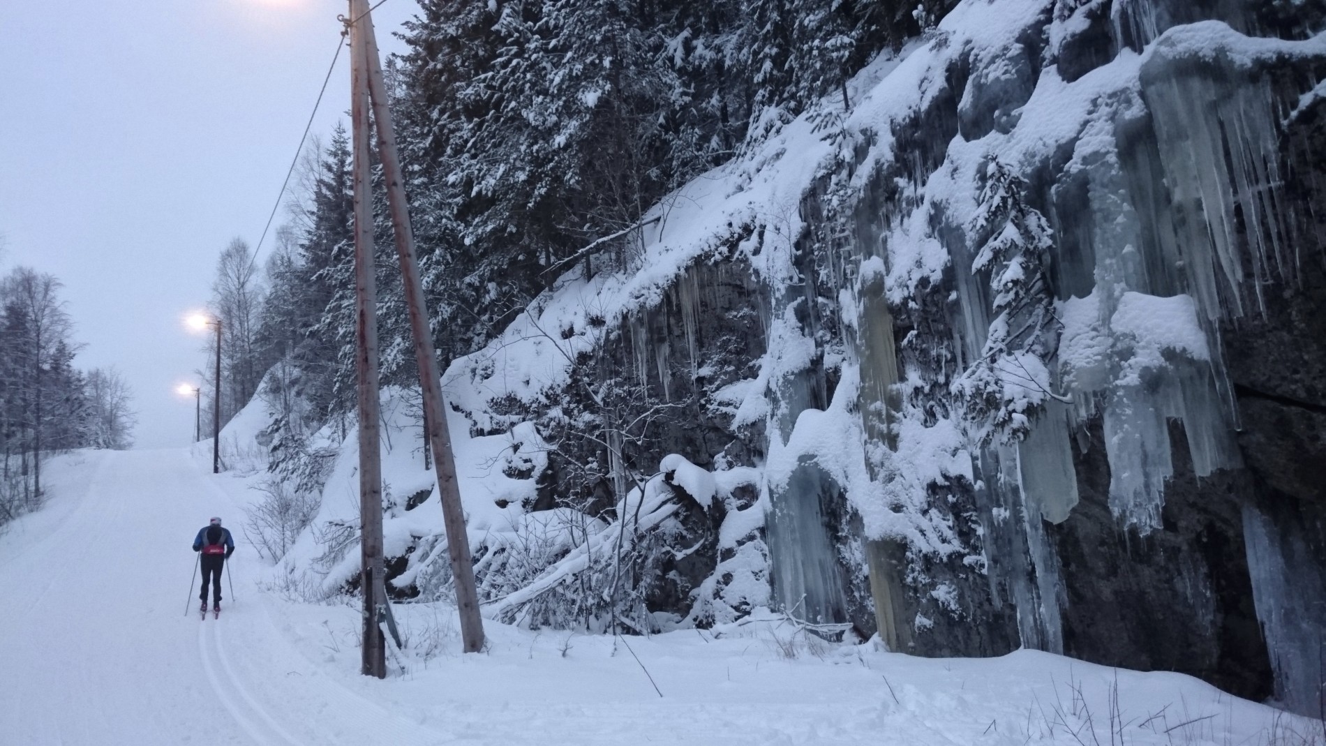 Iskunst ved lysløypen til Grønmo
