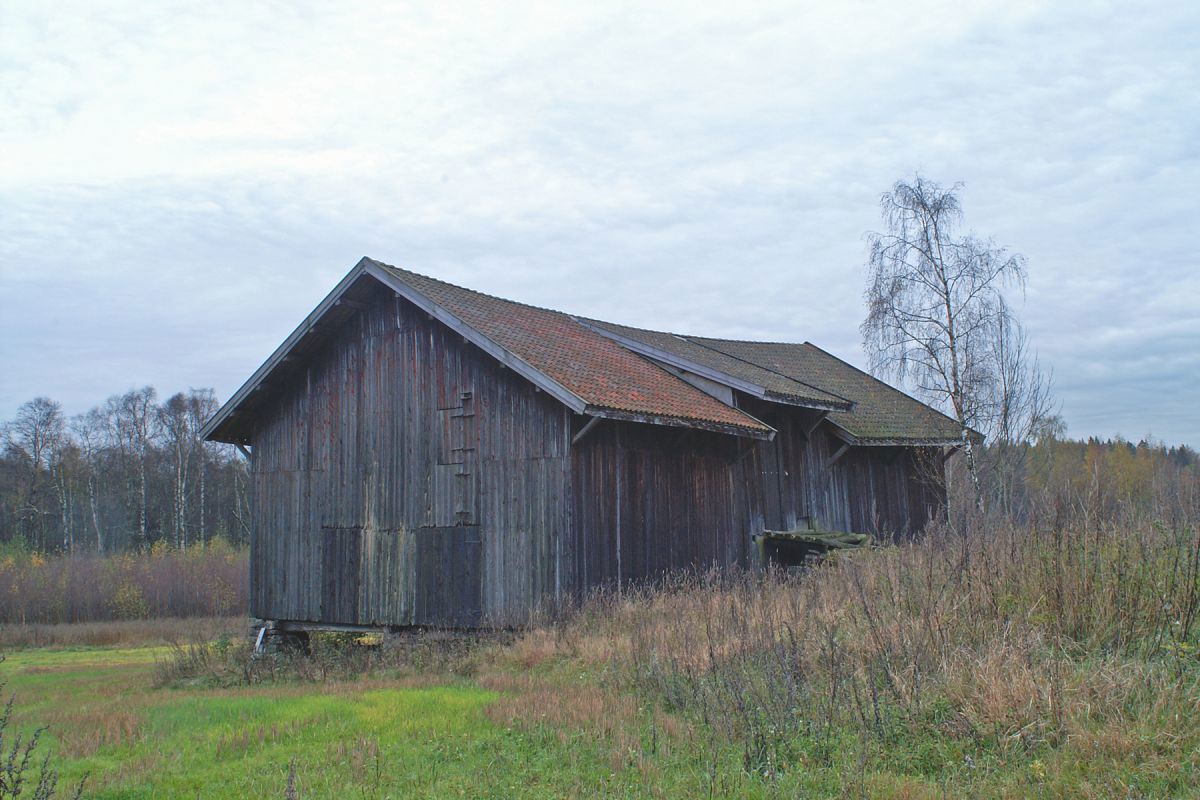Låven på Dalbo står fortsatt
