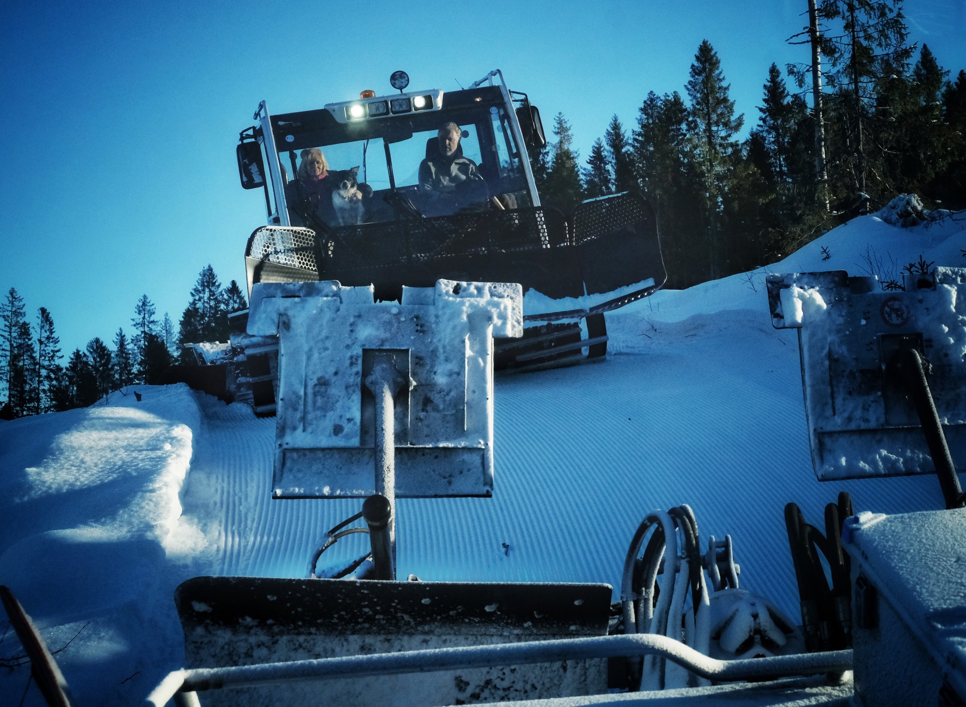 Løypebas Morten Biong-Nilsen kjører den nye løypa i Øyungslia for første gang