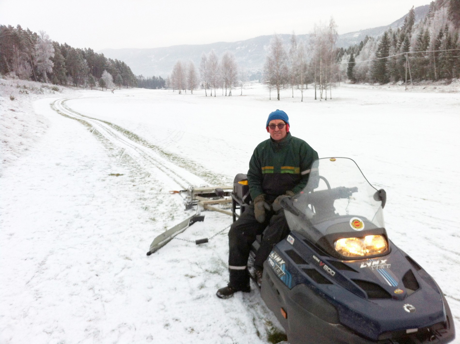 Løyper på lite snø på Storøya