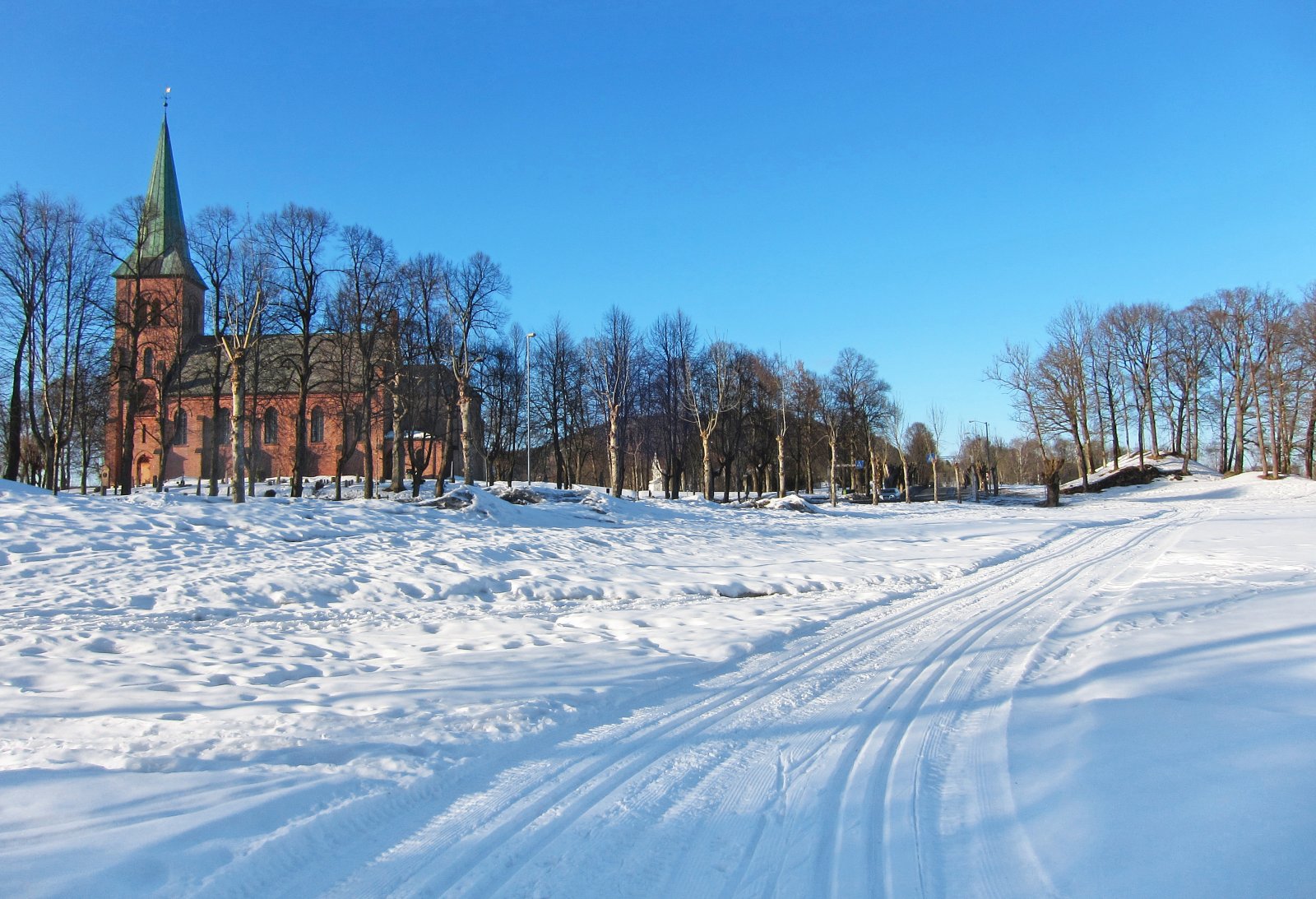 Løyper ved Asker kirke