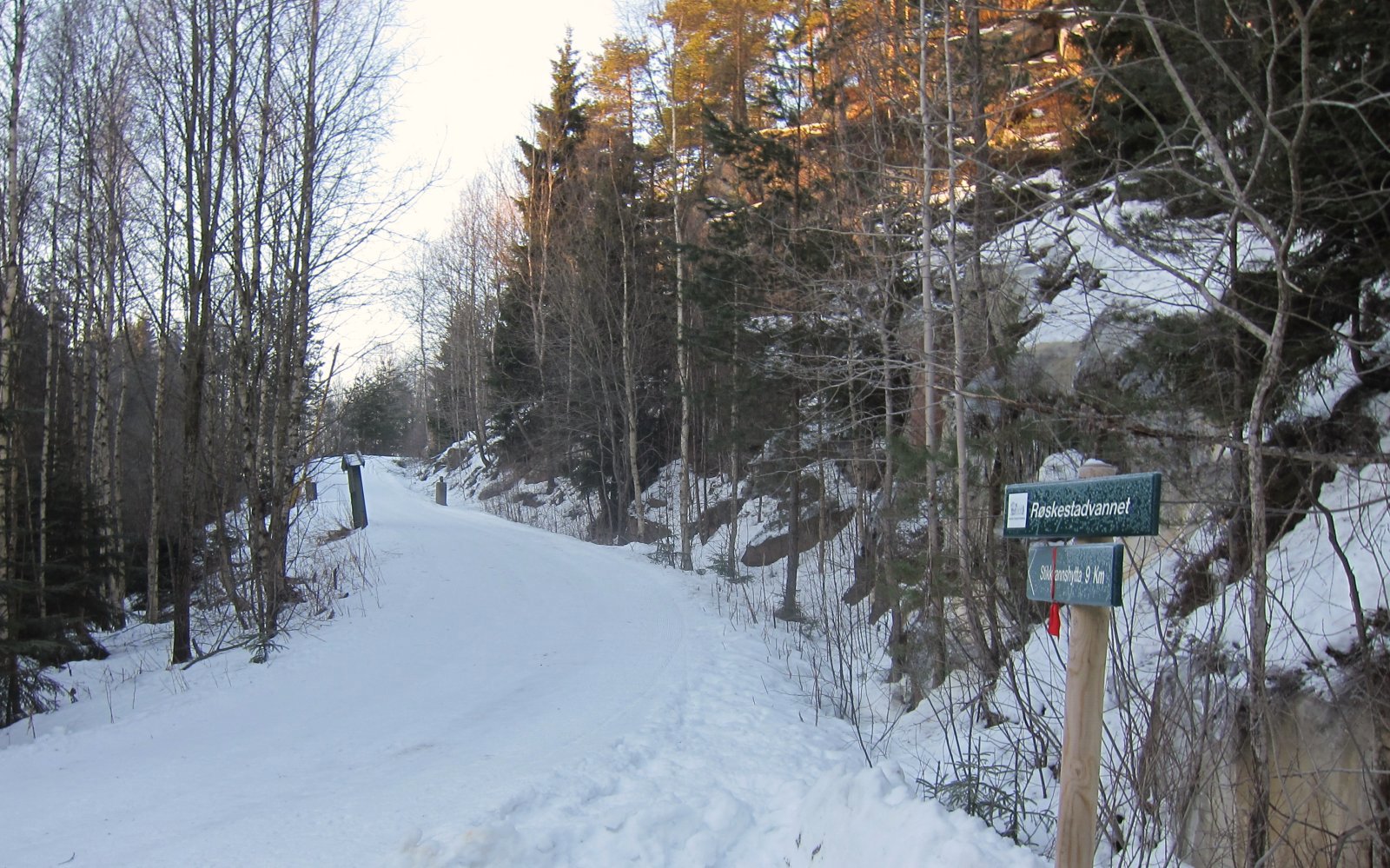 Løypestart ved demningen, Røskestadvannet.