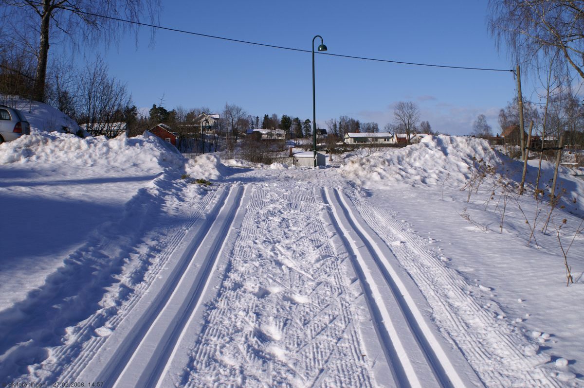 Lysløypen i Vollen på høylys dag