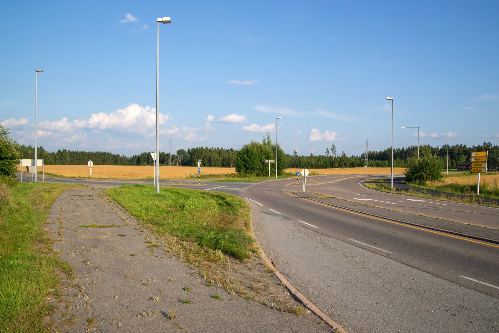 Mellom Sørumsand og Lørenfallet