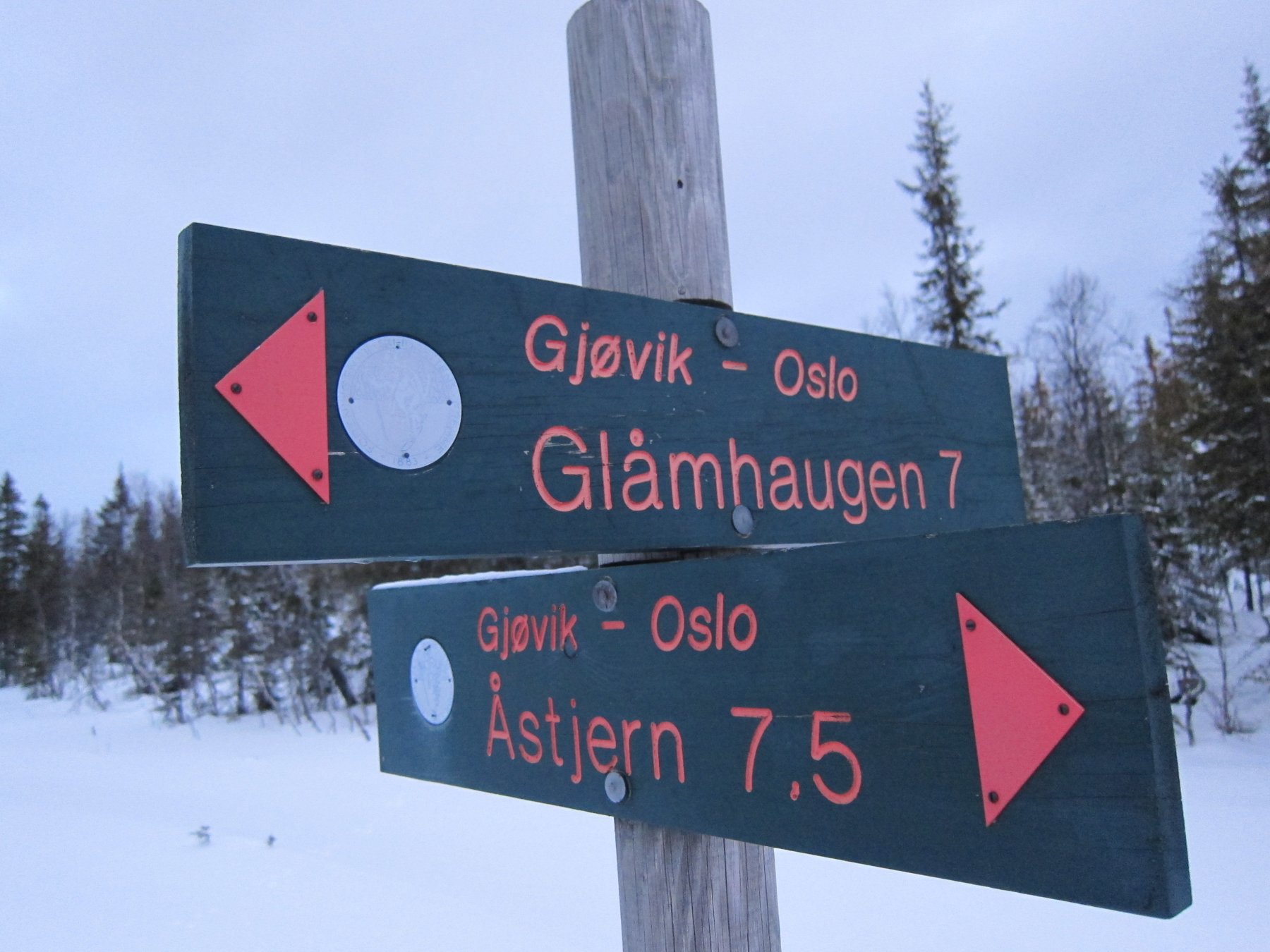 Midt mellom Glåmhaugen og Åstjern