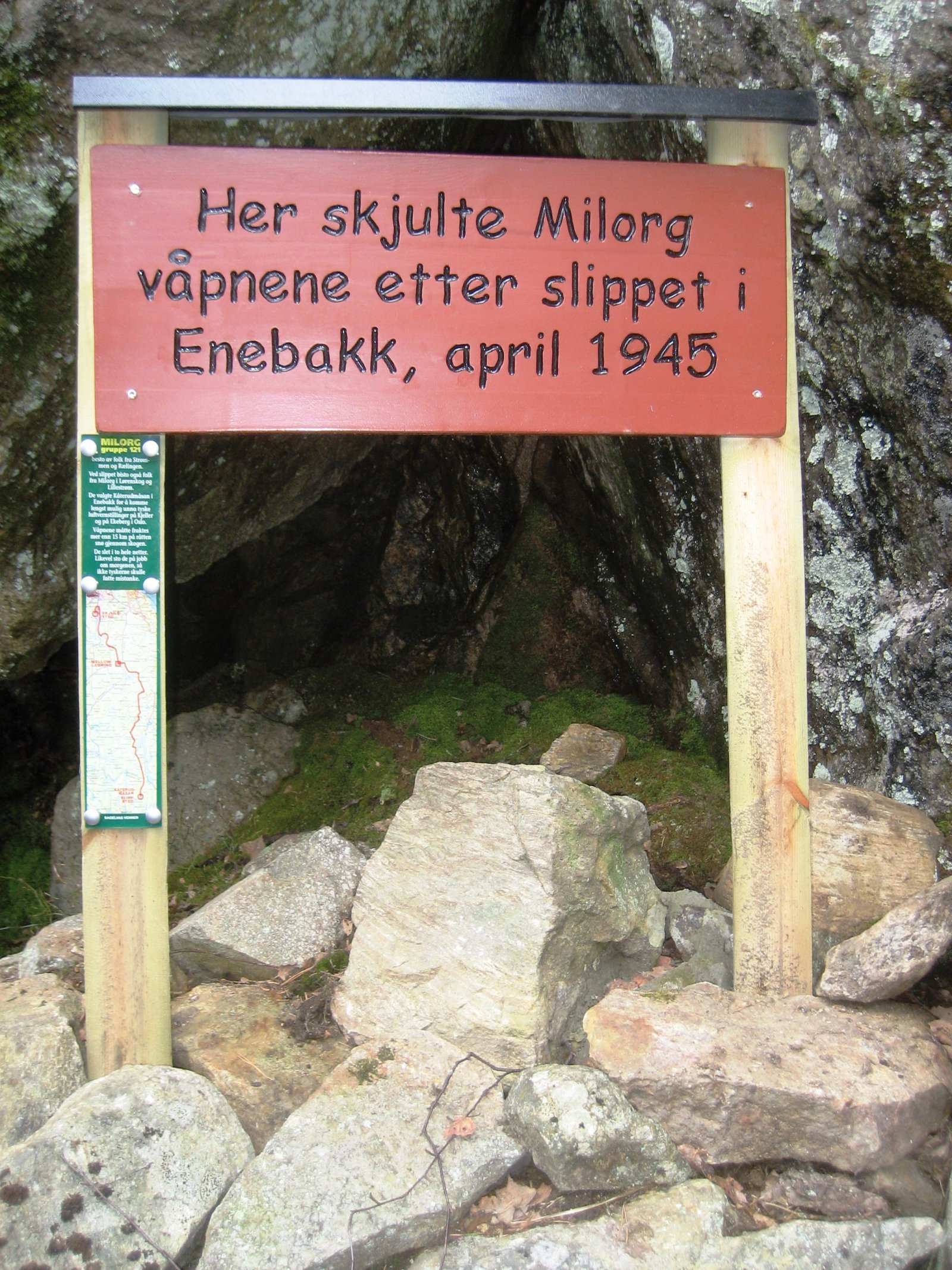 Minnetavlen ved Åmotdammen