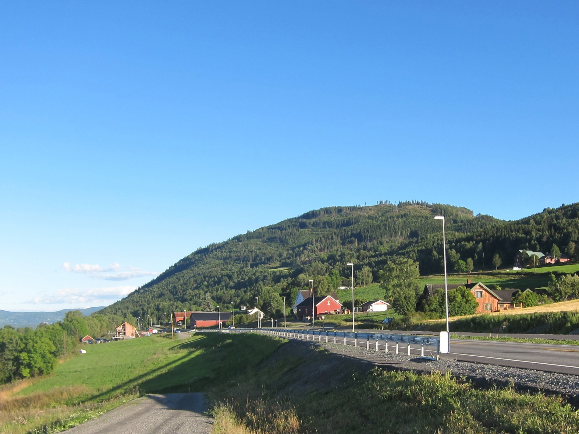 Mot Fjellhaug fra nord