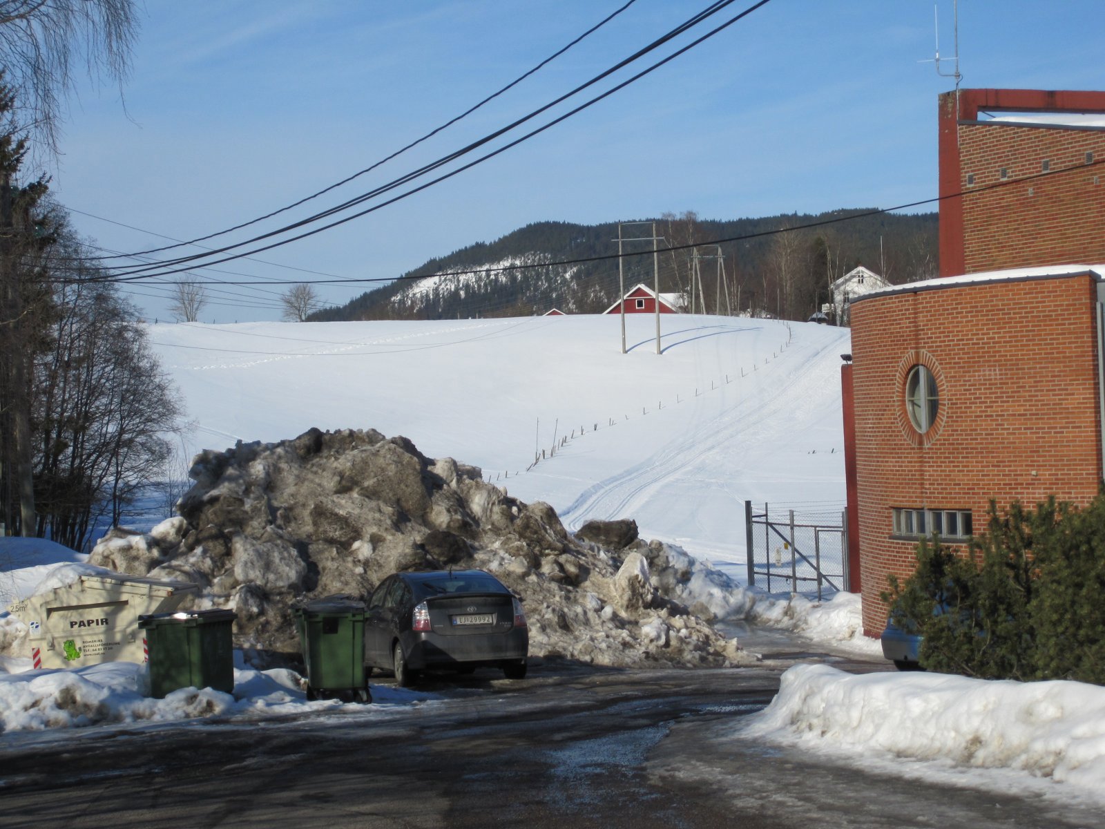 Og bakom ligger idyllen