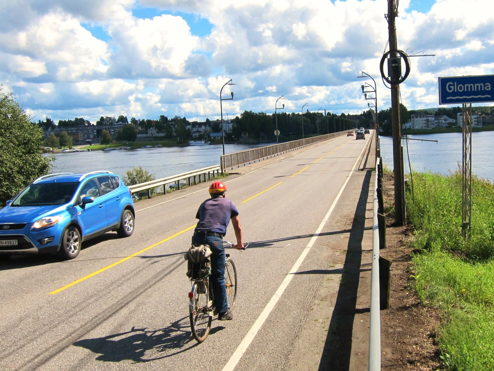 Over Glomma på Årnes bru