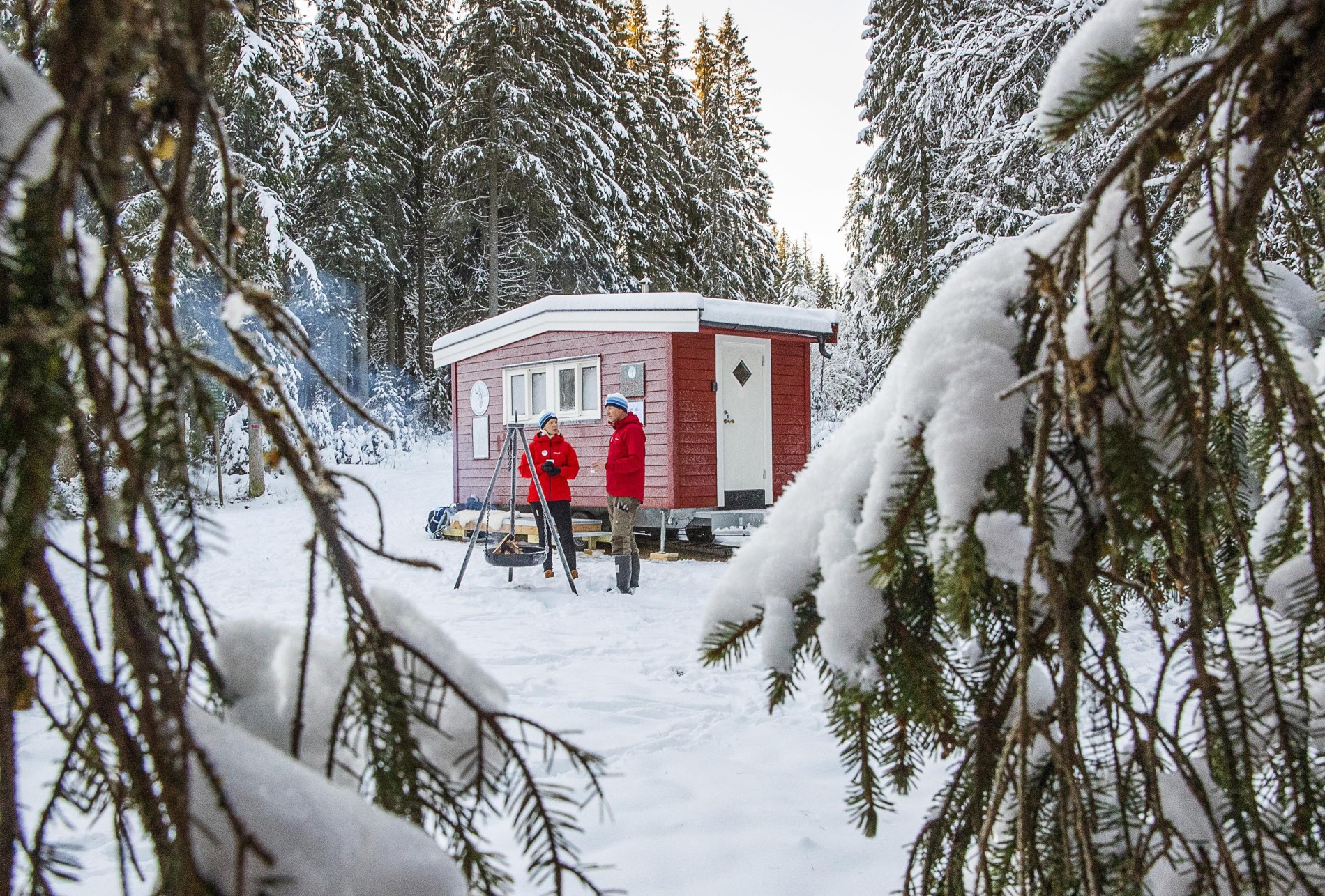 Øyungsbua ligger idyllisk til like ved Øyungsdammen