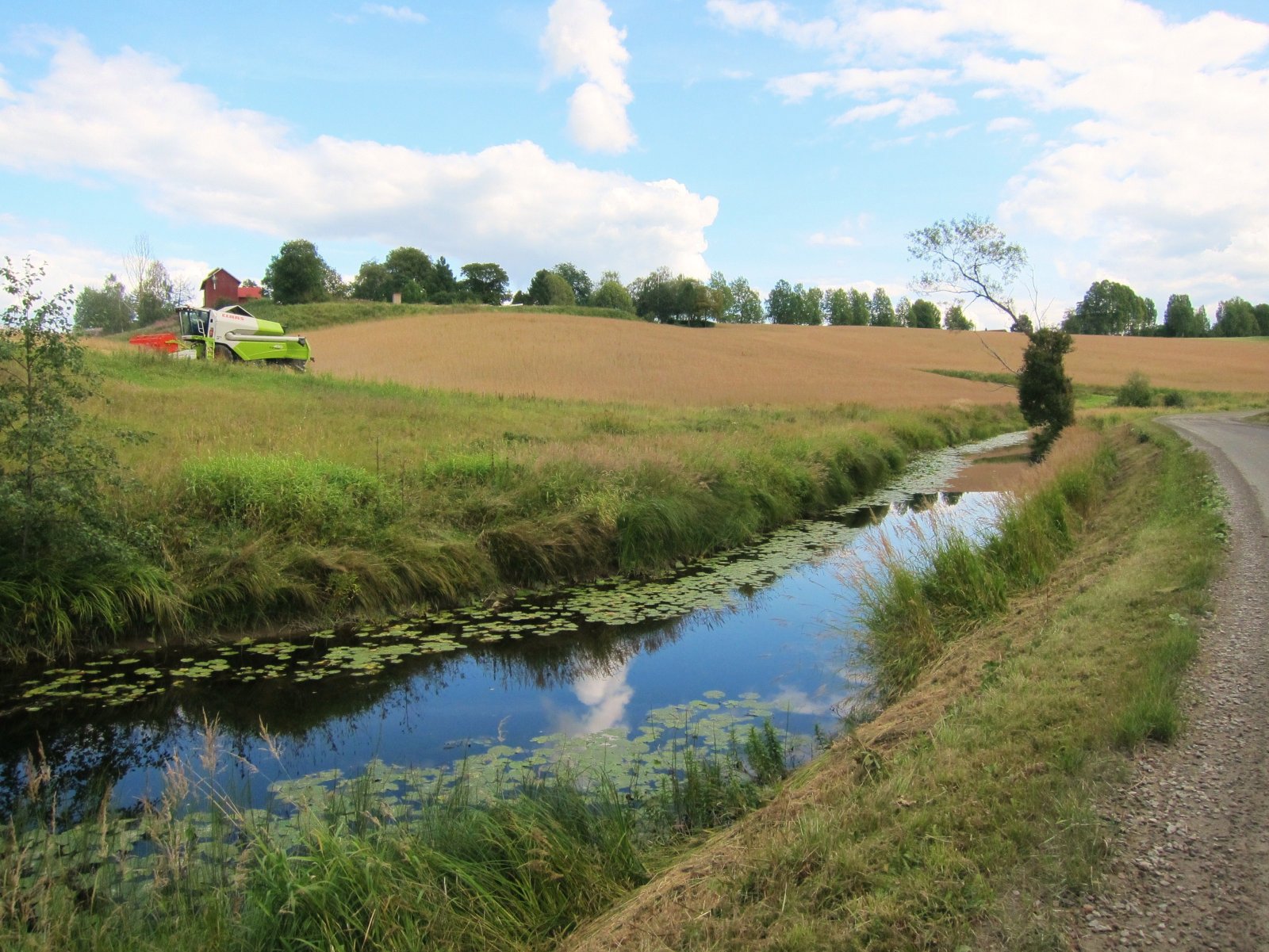 På grusvei langs Kampåa