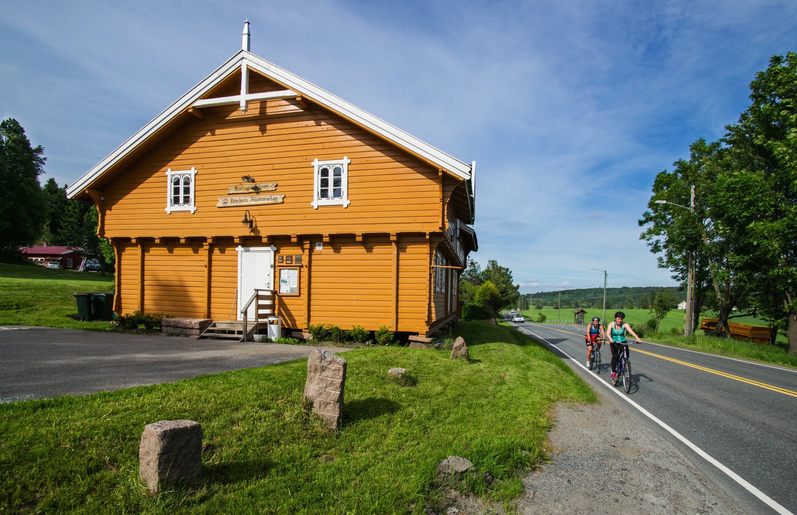 På sykkel forbi Kornmagasinet
