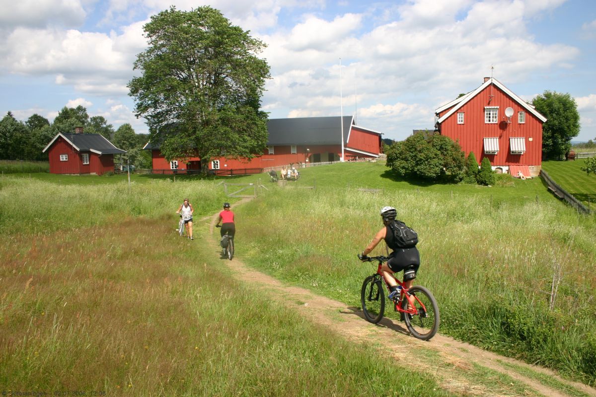 På to hjul til Gupu
