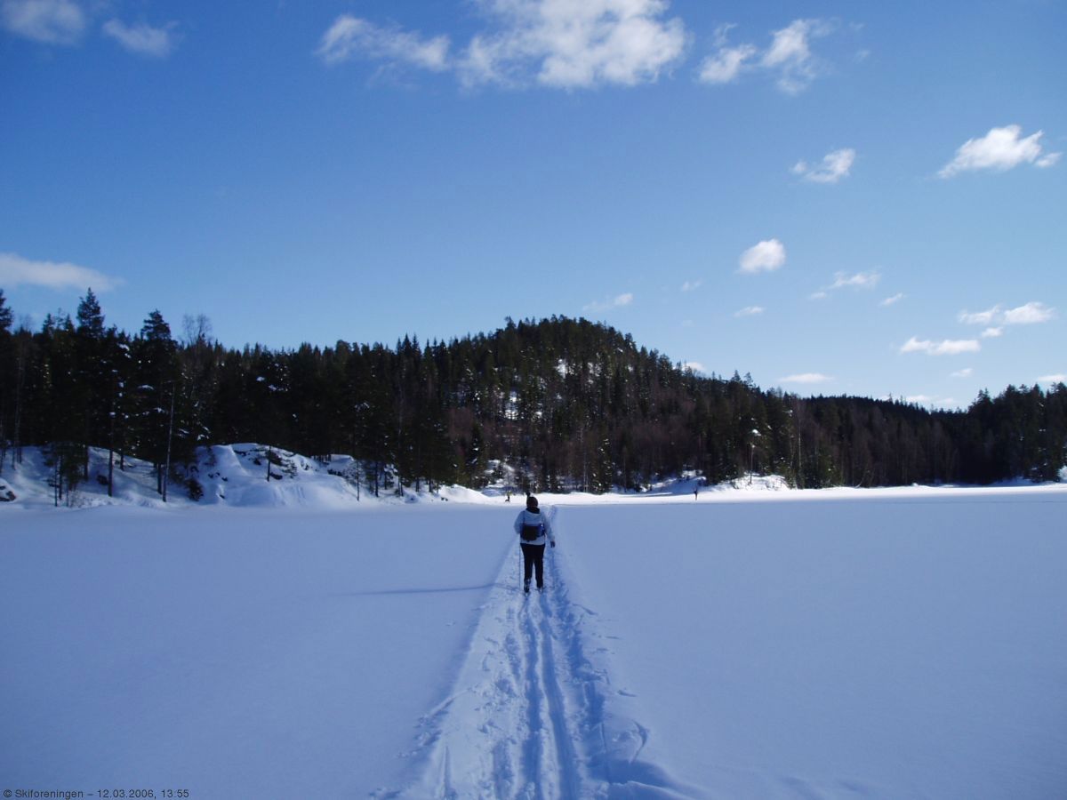 På ubrøytet spor over Geitsjøen