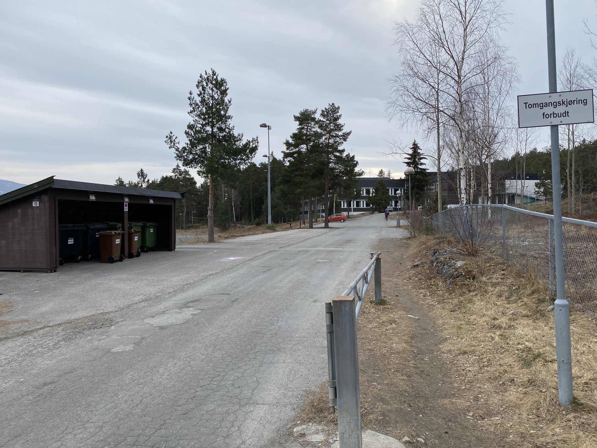 Parkeringsplass ved Hole undomsskole